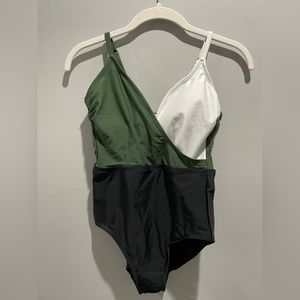 NWOT Kona Sol one piece women’s (S) bathing suit